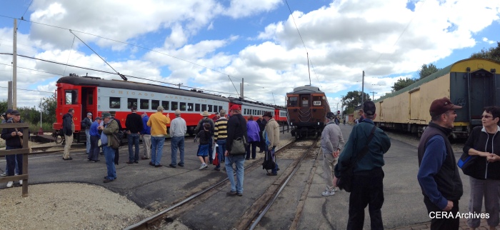 The CERA crowd lines up to board the "Roarin' Elgin" train. (Photo by Diana Koester)