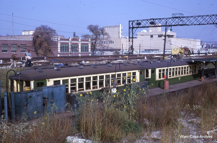 4411 at Forest Park in October 1962. Note the Wieboldt's store in the background, a local landmark. (Photo by Charles L. Tauscher, Wien-Criss Archive)