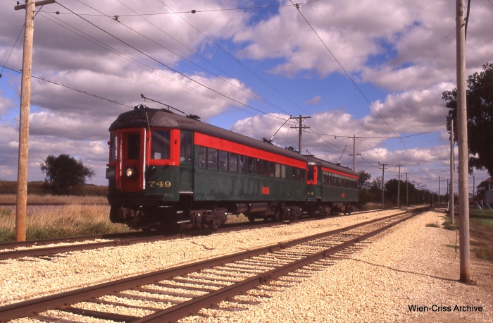 The two-car North Shore Line train. (Photo by Jeff Wien, Wien-Criss Archive)