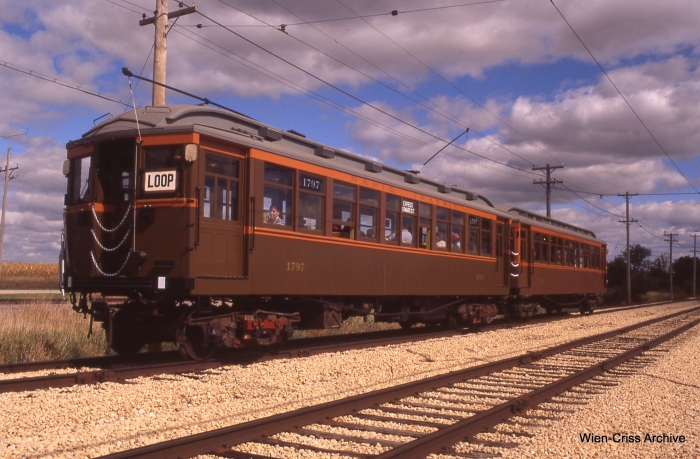The two-car wood Chicago Rapid Transit Co. train. (Photo by Jeff Wien, Wien-Criss Archive)