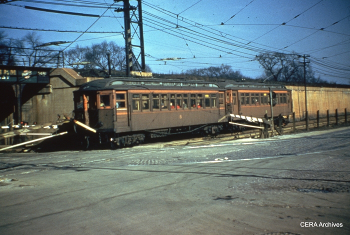 Wooden "L" cars cross the #16 streetcar line at Pine. (Unknown Photographer)