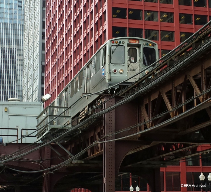 CTA 2561-2562 leads the way southbound at Wabash and Van Buren on June 27, 2014. (CERA Archives)